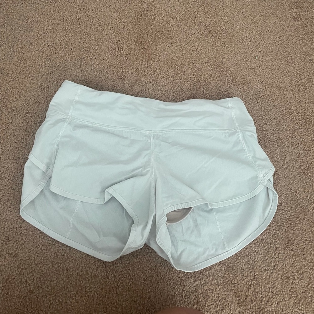 WHITE SIZE 4 LULULEMON SHORTS